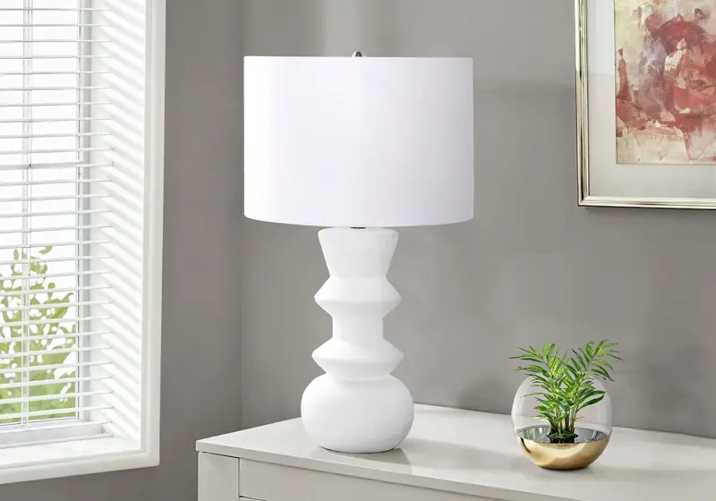 Ceramic Accent Table Lamp – Modern Sculptural Lighting 1