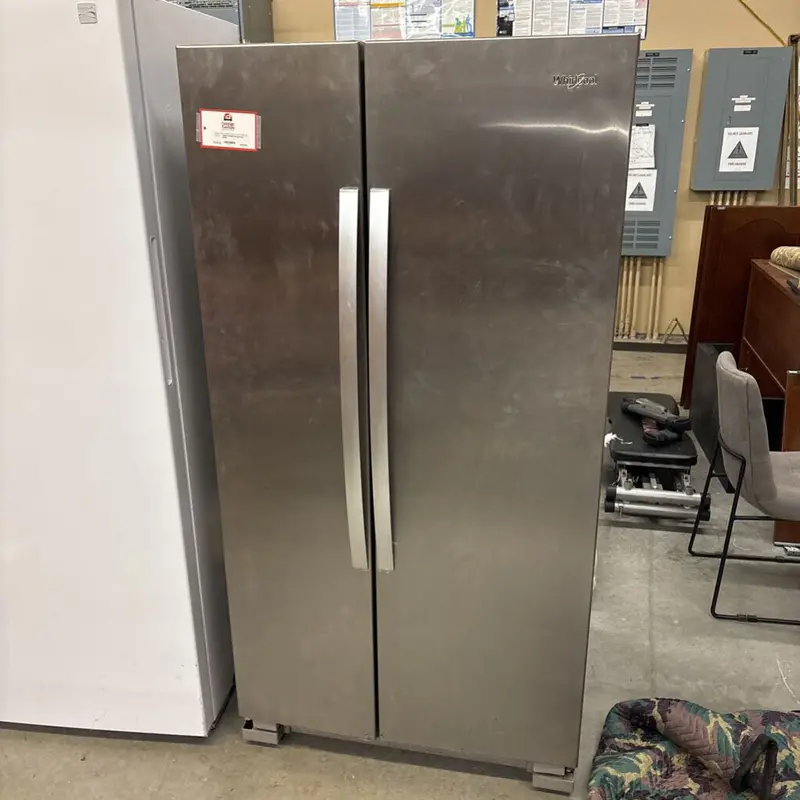 Compact Top-Freezer Refrigerator (Bah) 1