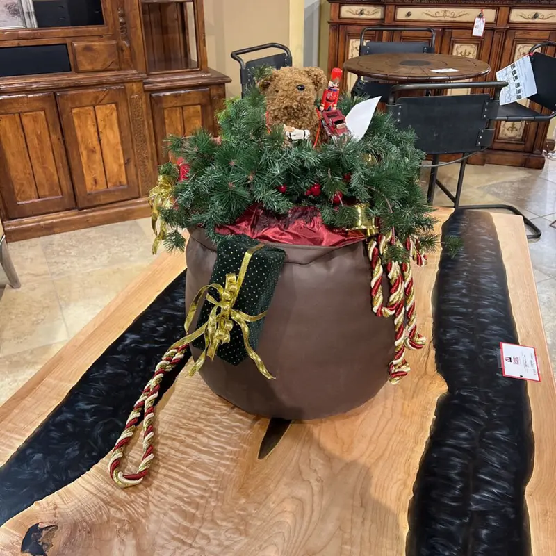 Festive Holiday-Themed Christmas Gift Bag Set 1