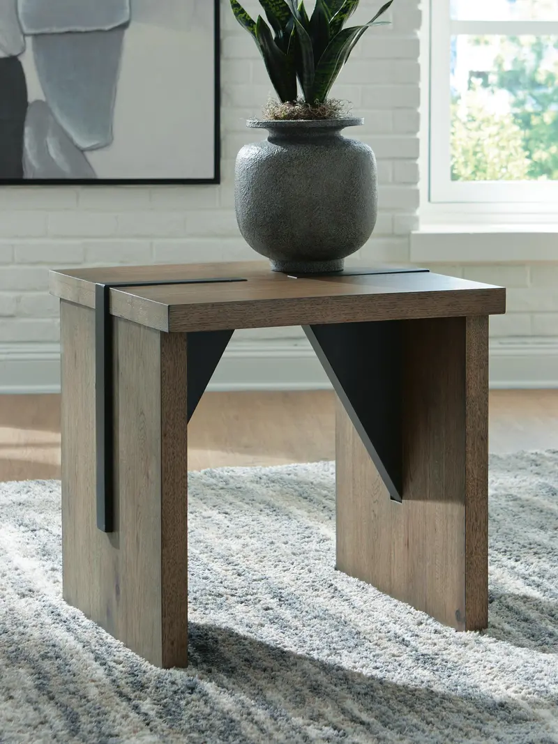 Kandinew Square Accent Table – Ashley Express Line 1