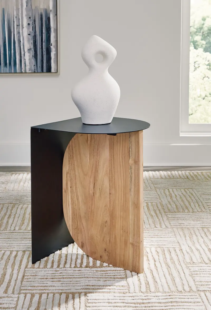 Ladgate Round Accent Table – Ashley Express 1