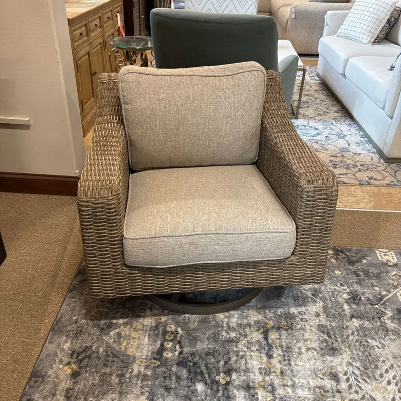 Laguna Heights Swivel Lounge Chair (Ibh) 1