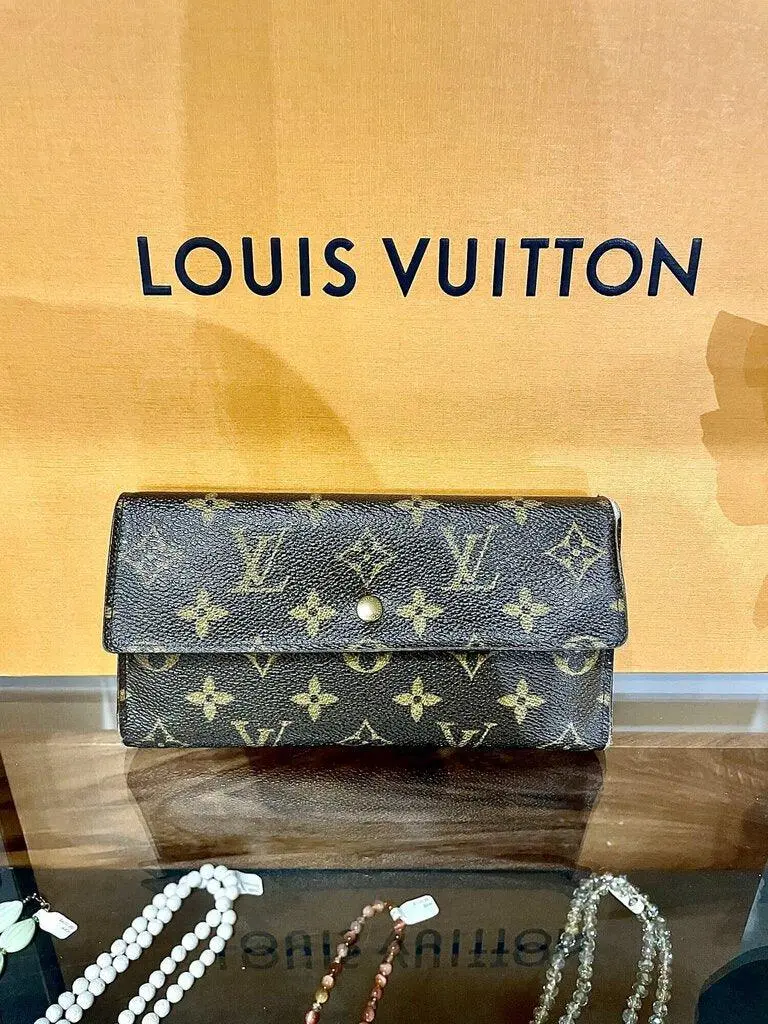 Louis Vuitton Sarah Monogram Wallet 1