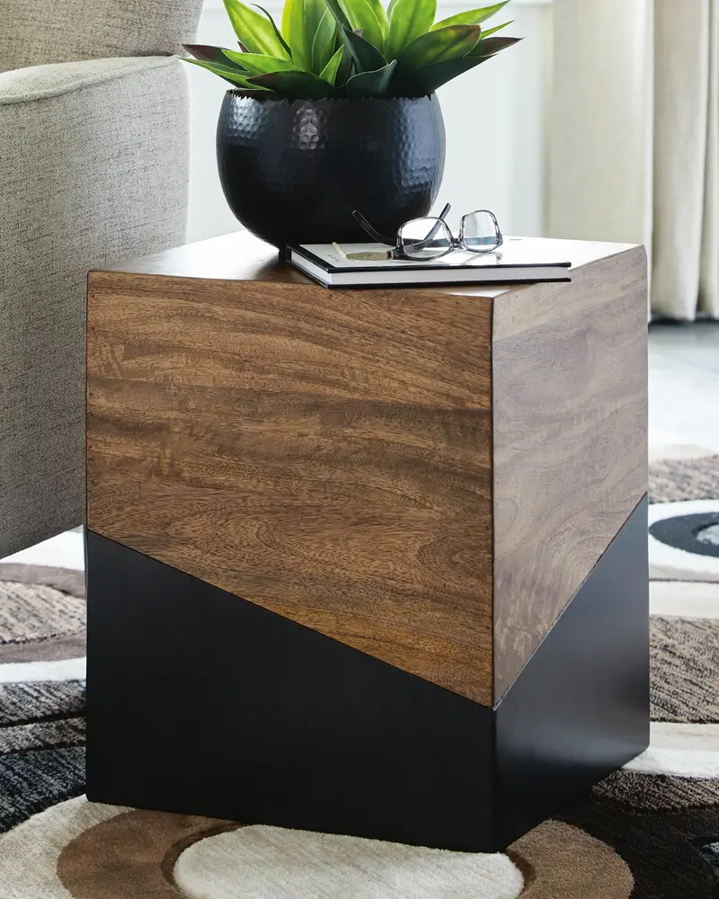 Trailbend Round Accent Table – Compact Living Room Side Table 1